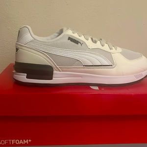 Mens Black White and Gray Soft Foam Pumas